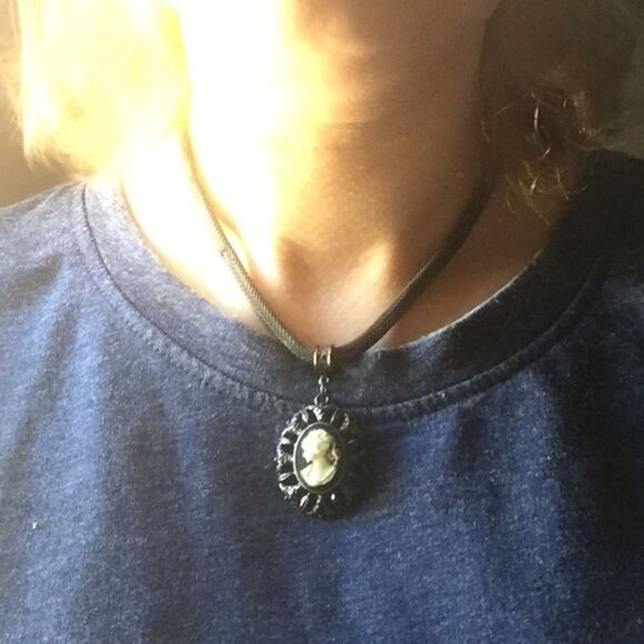 Vintage Necklace  - Picture 4 of 4